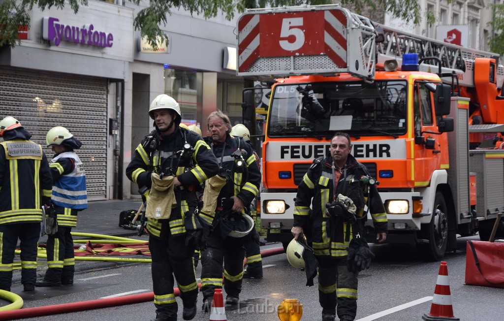 Feuer 2 Koeln Nippes Neusserstr P146.JPG - Miklos Laubert